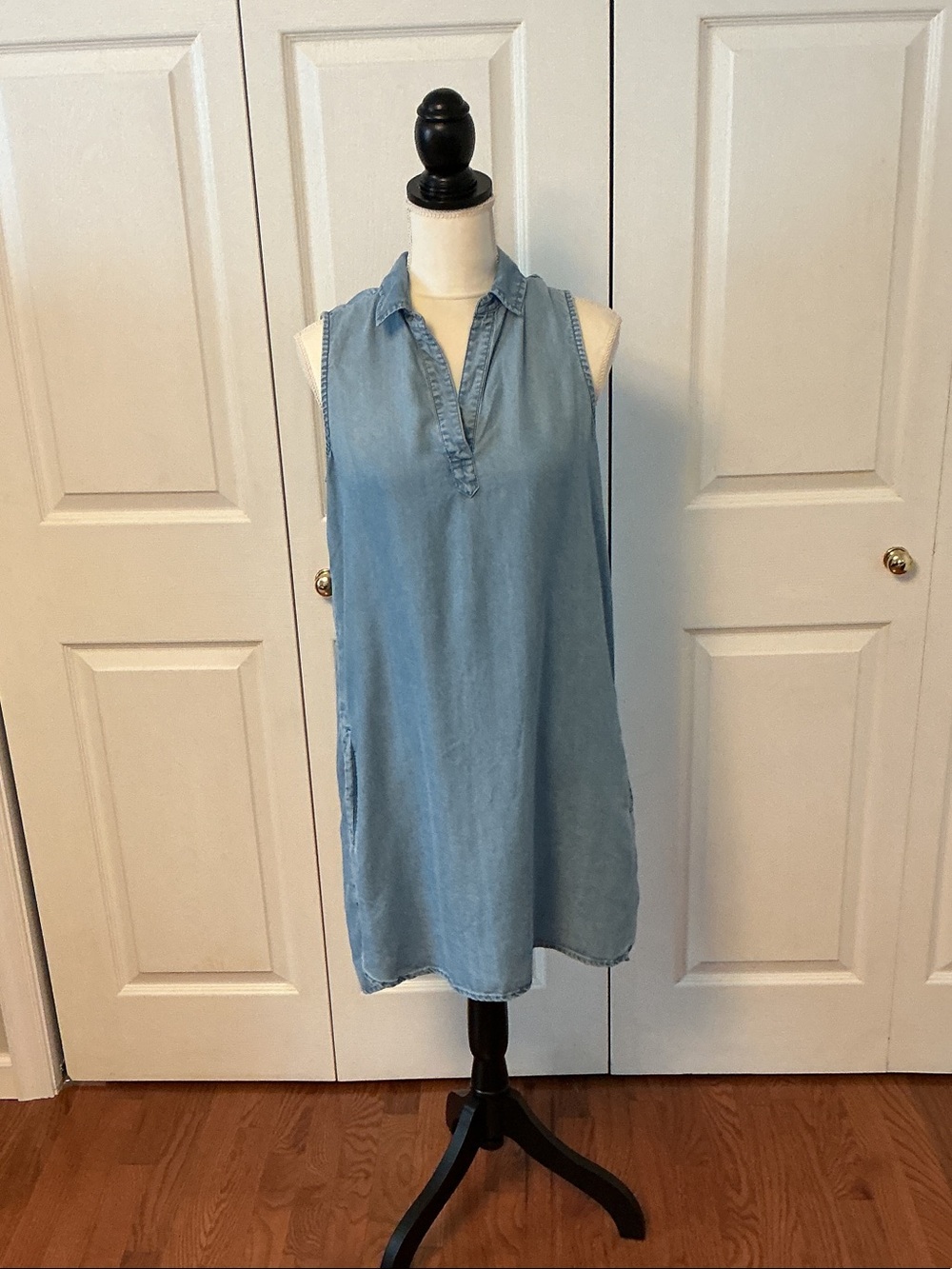 beachlunchlounge Light Blue Sleeveless Chambray Tunic Dress